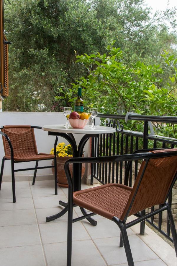 Natsios Apartments Vlachopoulátika מראה חיצוני תמונה