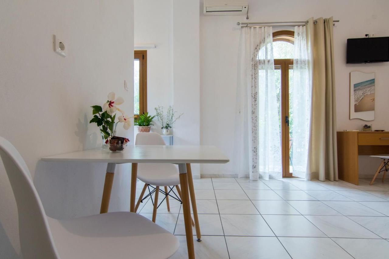 Natsios Apartments Vlachopoulátika מראה חיצוני תמונה