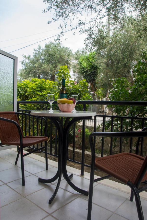 Natsios Apartments Vlachopoulátika מראה חיצוני תמונה